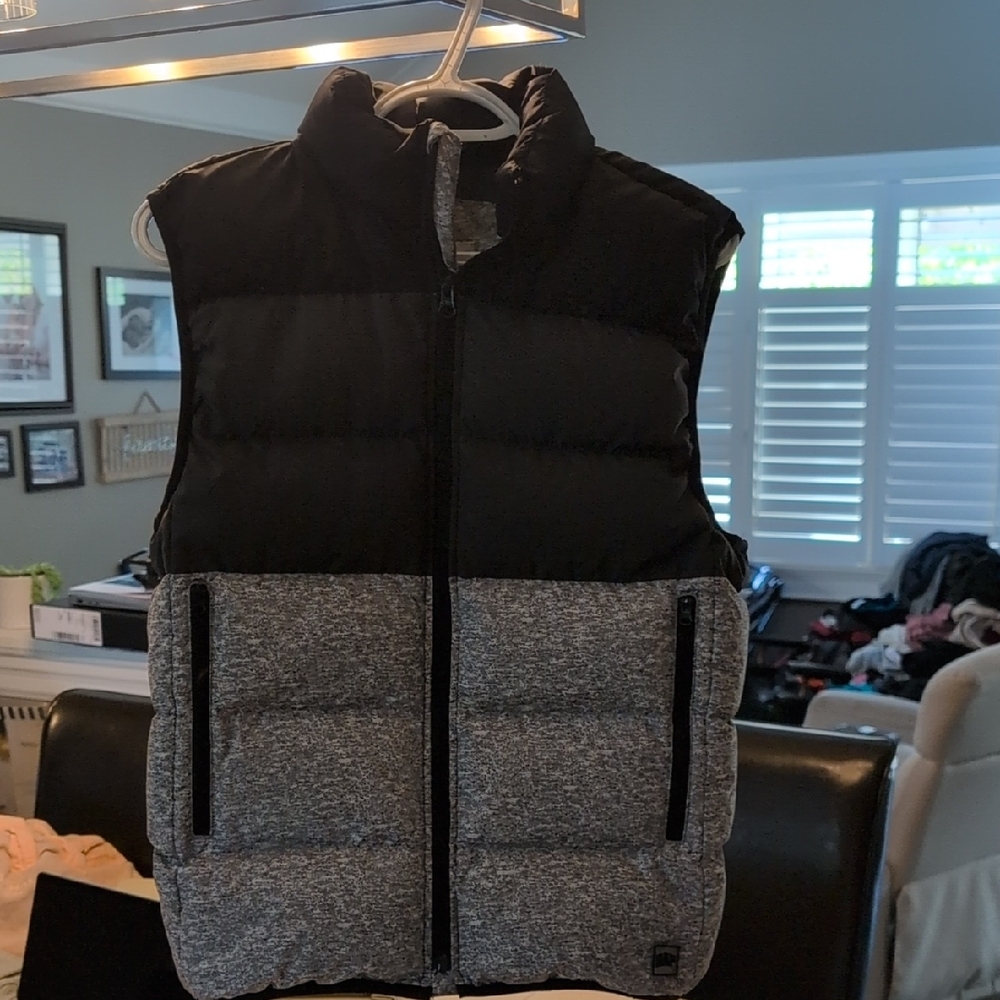 GAP Black and Gray Puffer Jacket Quilted Sleeveless Design